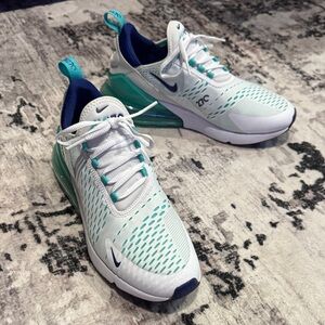 Women’s Nike AirMax 270 White, Teal & Navy size 8 men’s 9.5 women’s